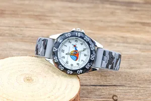 Montre à quartz camouflage pour enfants avec cadran hélicoptère et bracelet silicone.