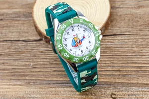 Montre à quartz hélicoptère dessin animé pour enfants avec bracelet silicone camouflage.