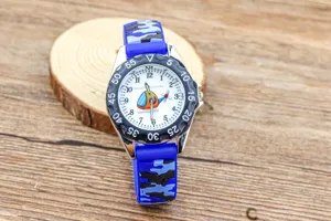 Montre quartz camouflage dessin animé pour enfants avec motif hélicoptère et bracelet silicone.