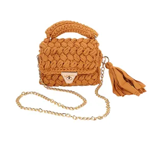 Sac bandoulière en tricot épais pour femmes, sac à épaule tendance en fil de tissu.
