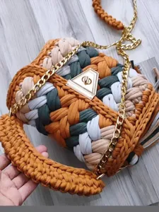 Handmade Crochet Contrast Color Crossbody Bag Women Woven Shoulder Bag With Metal Chain Strap Flap Small Square Handbag