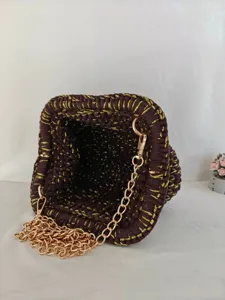 Joli sac bandoulière fait main au crochet avec fil doré, sac tressé marron chic.