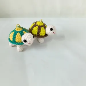 Tortue au crochet faite à main charme de sac et mignon porte-clés pendentif.