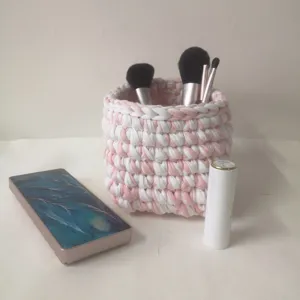 Panier de rangement de maquillage au crochet rose blanc organiseur cosmétique bureau
