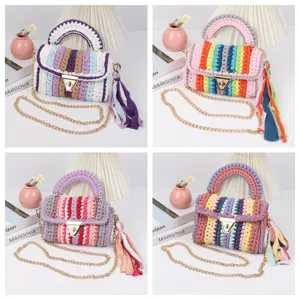 Borsa a Tracolla Intrecciata a Mano all'Uncinetto per Donna Borsa Quadrata Color Block con Catena in Metallo e Nappina