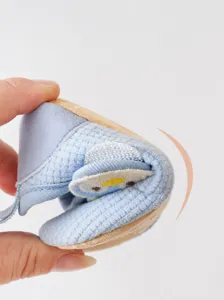 Scarpe primi passi neonato suola morbida ricamo simpatico animale flessibile traspirante e comoda.