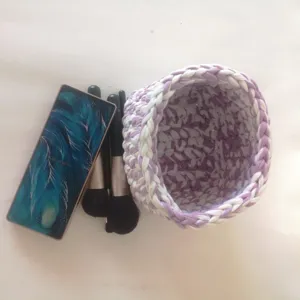 Panier de rangement de maquillage au crochet fait main fil violet blanc boîte organisatrice