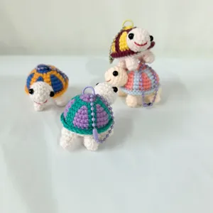 Porte-clés tortue au crochet fait main, charm de sac tricoté animal mignon pour cadeau.