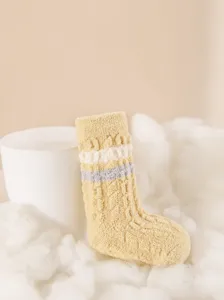 Newborn baby winter warm thick mid-tube socks, cozy knit infant socks for boys and girls.