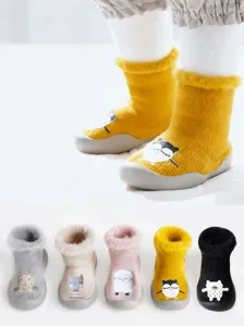 Kleinkind Bodensocken Winter Verdickt Gefüttert Rutschfest Weiche Sohle Süß Cartoon Tier Baby Lauflernschuhe