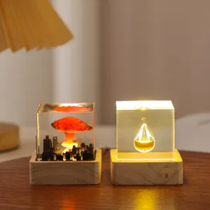 Luz nocturna de cubo de resina creativa con base de madera, paisaje en miniatura dormitorio.