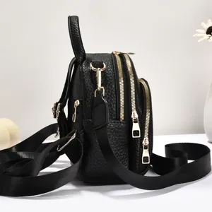 Petit sac à dos noir en cuir pour femme, élégant mini sac de ville multifonctionnel.