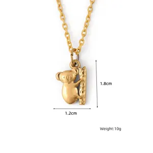 Detailansicht der stilvollen Edelstahl Koala Anhänger Halskette in glänzender Goldbeschichtung.