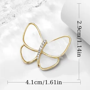 Elegante goldene Schmetterlingsbroche mit Perlmutt und Kristallen für Damenanzüge.