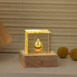 Luz nocturna de cubo LED creativa con base de madera, lámpara de escritorio para dormitorio.