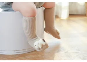 Neugeborene Baby Rippsocken mit süßer 3D Cartoon Tierspuppe, rutschfeste Kleinkind Sockenschuhe.