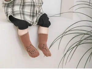 Bequeme Baby Lauflernsocken aus atmungsaktiver Baumwolle mit Antirutschsohle für den Alltag.