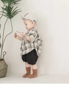 Bezaubernde Babysocken mit Anti-Rutsch-Sohle für Kleinkinder, ideal zum Laufen im Innenbereich.