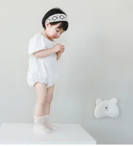 Cute newborn baby lace mid-tube socks, ultra-thin breathable mesh for summer wear.