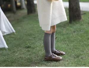 Detaillierte Ansicht von Kinder Rippen Socken, weiche Baumwolle ideal für den Herbst.