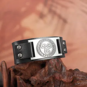 Retro Nordisch Wikinger Rune PU Leder Armband Gotisch Metall Niete Breites Armband