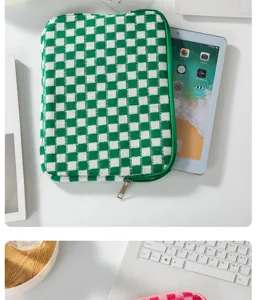 Custodia per tablet in maglia a quadri verde e bianco comoda borsa per computer lavoro.