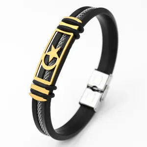 Zwarte siliconen en roestvrijstalen armband met gouden halve maan ster en geweven ketting.