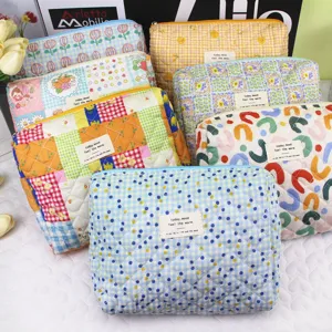 Large Capacity Quilted Cotton Cosmetic Bag Portable Travel Makeup Pouch Cute Floral Pattern Zipper Toiletry Organizer