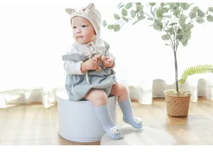 Niedliche Babysocken in mittlerer Länge mit 3D-Puppen-Design, weiche Baumwolle für den Alltag.