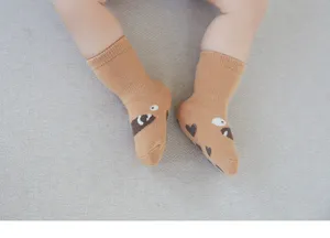 Süße Babysocken aus Baumwolle mit Anti-Rutsch-Sohle, gemütliche Socken für Kleinkinder.