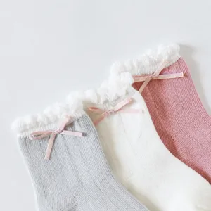 Schattige babysokjes voor meisjes met kanten volant en strik, zachte katoenen sokken voor lente.