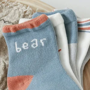 Schattige katoenen baby sokken set met streep patroon en beren motief voor dagelijks gebruik.