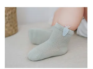 Calzini estivi in cotone mesh traspirante per neonati con ricamo carota grazioso.