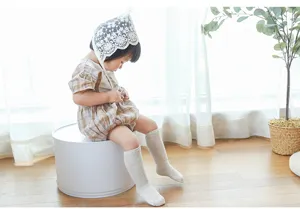 Chaussettes hautes bébé automne unies en coton pour nourrisson chaussette longue détail