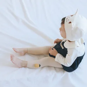 Joli collant en coton pour bébé fille, leggings tricotés doux avec motif de broderie mignon.