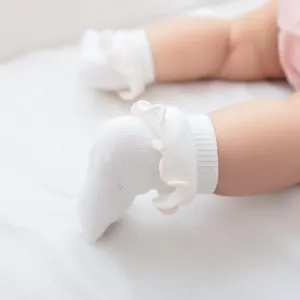 Jolies chaussettes à volants pour bébé nouveau-né fille, coton doux mi-mollet blanches.