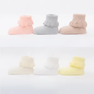 Schattige pasgeboren baby sokken met volants zachte gekamde katoen korte sokken set