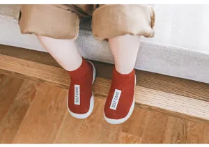 Babysocken mit Gummisohle und rutschfeste Kleinkind Laufsocken für den täglichen Inneneinsatz.