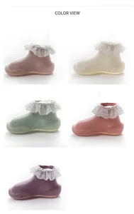 Baby Kleinkindsocken mit Gummisohle und Spitze, bequeme rutschfeste Lauflernschnürer.