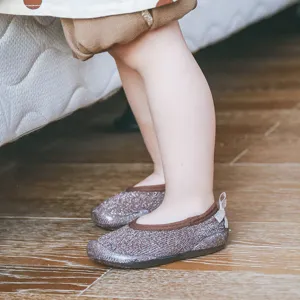 Kleinkind Weiche Sohle Bodensocken Rutschfeste Neugeborene Lauflöser Schuhe Gekämmte Baumwolle Süße Schleife Babysocken