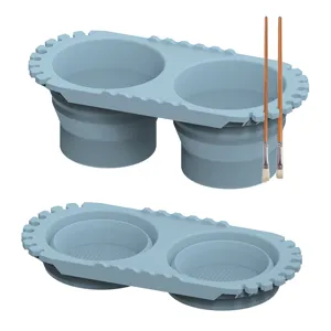 Opvouwbare siliconen penseelreiniger met twee bekers en handige wateremmer voor kunstenaars.