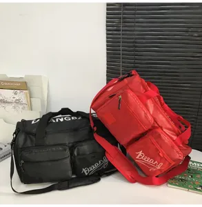 Multifunktionale Reisetasche, große Sporttasche mit mehreren Fächern für Fitness.
