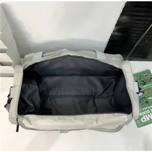 Multifunktionale Reisetasche mit großem Fassungsvermögen für Fitness und Geschäftsreisen.