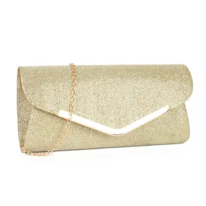 Goldene Pailletten Abendtasche Detailansicht mit eleganter V-förmiger Metallschließe Kette.