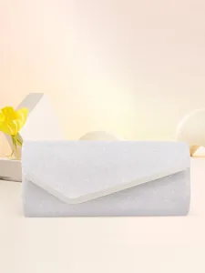 Éلégante pochette de soirée pailletée blanche avec détail en métal pour les femmes.