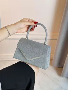 Sac de soirée scintillant argenté élégant pour femmes, parfait pour mariages et fêtes.