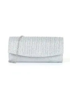 Silver glitter pleated evening clutch bag with detachable chain strap for women party.
