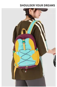 Farbenfroher Outdoor Reiserucksack für Damen und Herren, leichter Wander-Tagesrucksack.