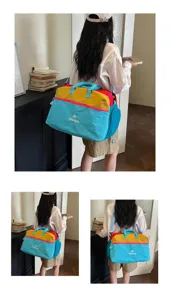 Borsa da viaggio corta multicolore alla moda, borsa per bagagli leggera e portatile.