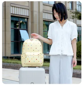 Sac à dos d'école floral léger pour les étudiants, style campus avec grande poche.